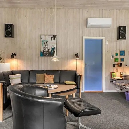Aderice - 1-6km From The Sea By Interhome *